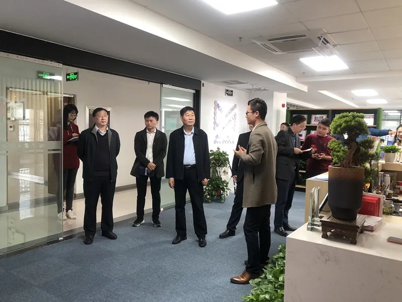 泰州市姜堰区委常委、姜堰经济开发区党工委书记王荣明等领导一行莅临迈普人才集团考察指导(图1)
